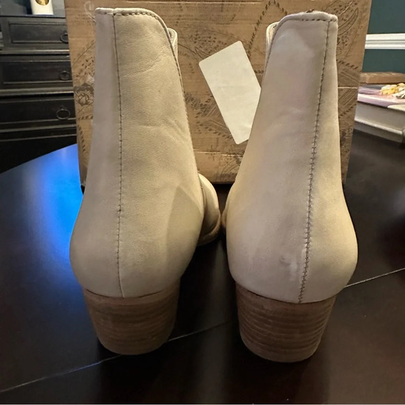 NIB Free People Charm Double V Ankle Boot Ecru/Bone Leather Size 38.5 - Picture 8 of 14